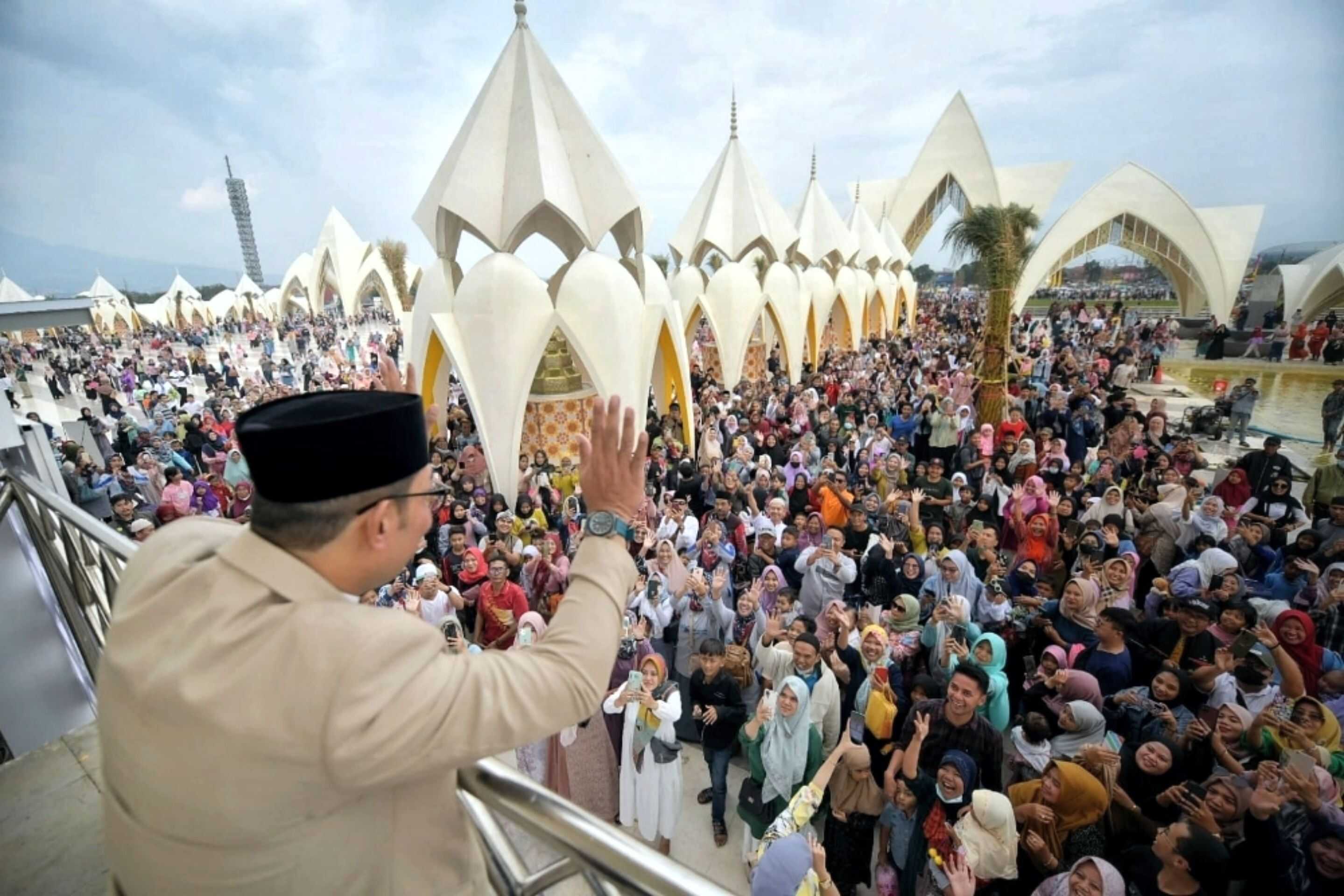 Masjid Al Jabbar Berbenah, Ridwan Kamil Siapkan Tempat Khusus bagi PKL